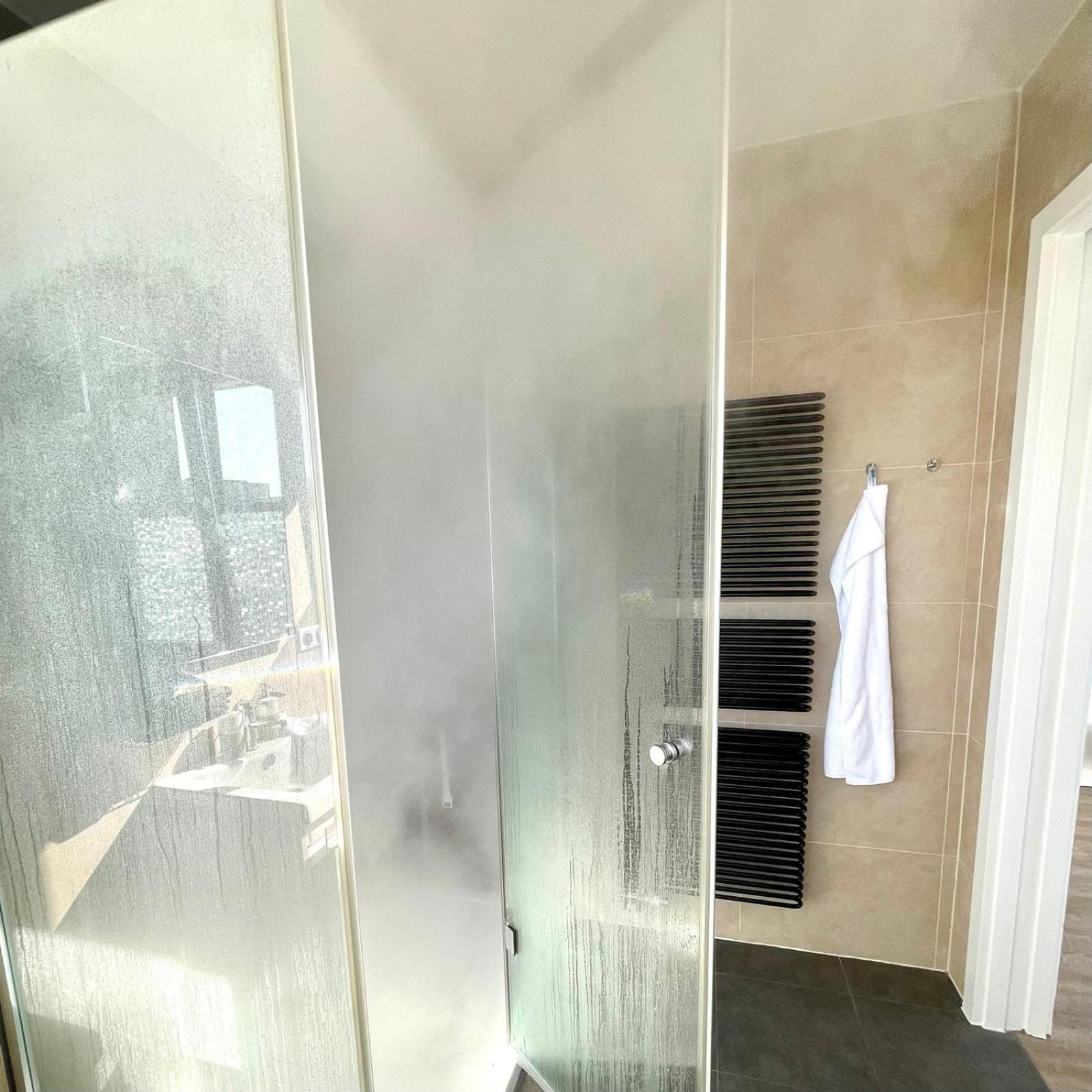 Lux Penthouse - Office, Terrace, Gym & Parking Apartment *